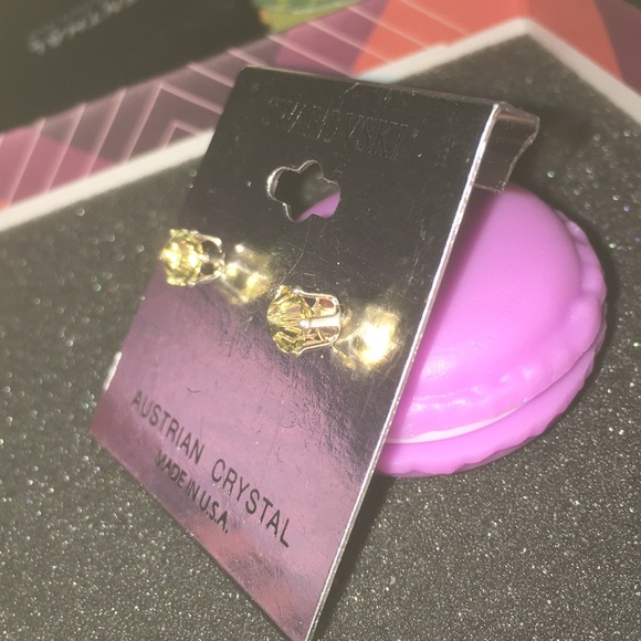 💎3 for $30 when bundled💎 Swarovski Stud Earrings - Picture 3 of 5